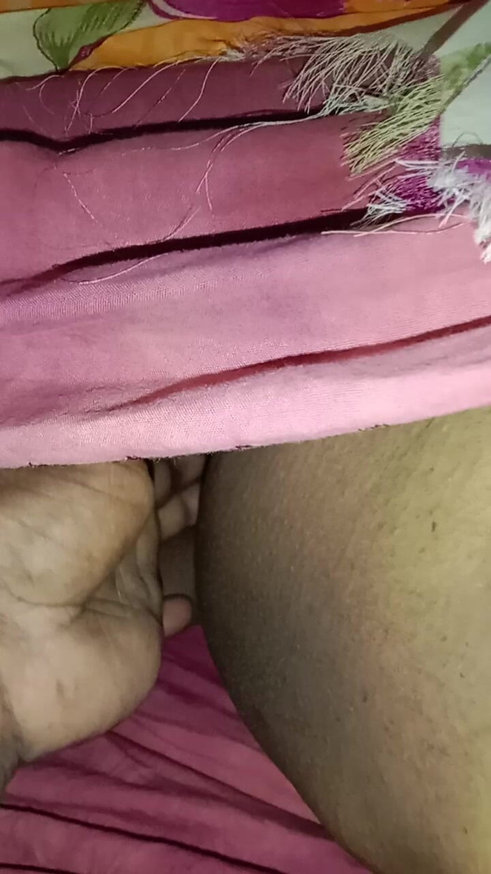 Tamil Anti Uma: La tía de mi vecina me llamó cuando su esposo...