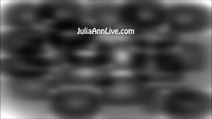Julia Ann: Julia Ann w podwójnej zabawie strapon !!
