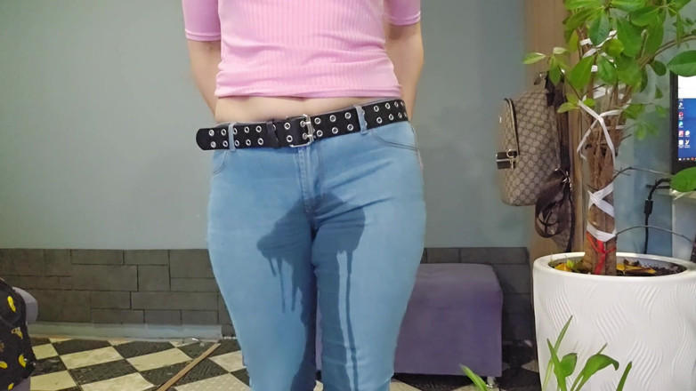 KristinaSlut: Wet Pant and Piss in Pants