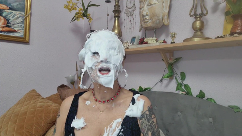 Melissa Johnson: Aku pelacur kue kencingmu!