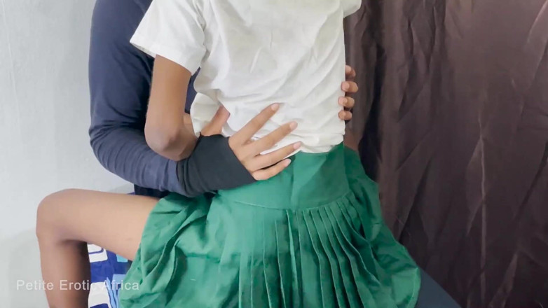 Petite Erotic Africa: Little Lovet Menunggang Dan Membuatkan Saya Pancut Pada Pantat Ratanya