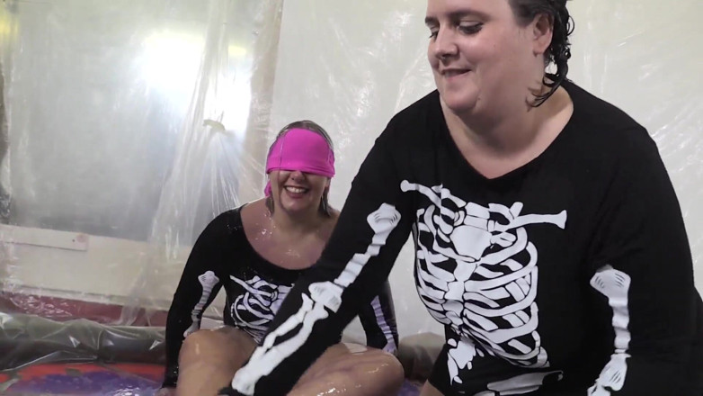 Gunked up girls: Sarah aur ashley Kinky gunky hailovin