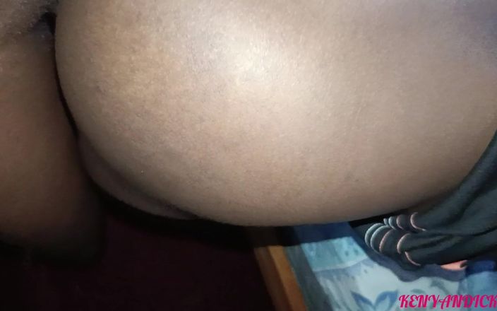 Kenyan Dick: Amatörpar som slår i doggystlye