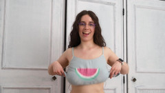 ElizaTheModel: बिना ब्रा उछलते हुए किनारा चुनौती