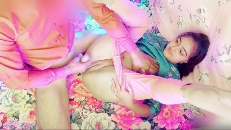 Your_aisha: 印度热辣农村女孩做爱，第一次做爱，她说操我更快，我想大鸡巴，XXX视频