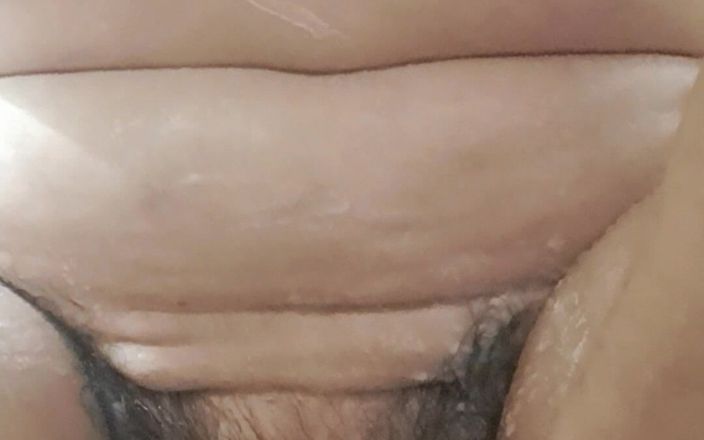 Mommy big hairy pussy: Lavar el coño peludo de la madrastra