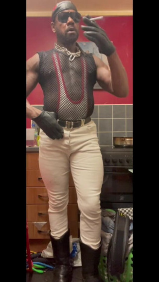 Brodyjayrichardson: Pembina badan hitam merokok, bergambar, fleksibel otot &. Pancut mani
