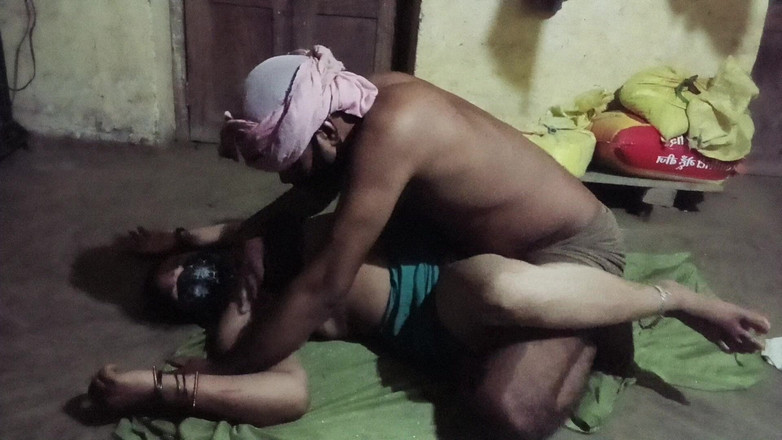 Desi_bhabhi121: Kunwari Dulahan Ki Chudai Par-2