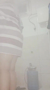 Donne indiane che fanno il bagno