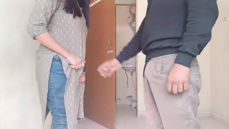 Yourdidipriya: Une demi-sœur mignonne sexy se fait prendre en flagrant délit...