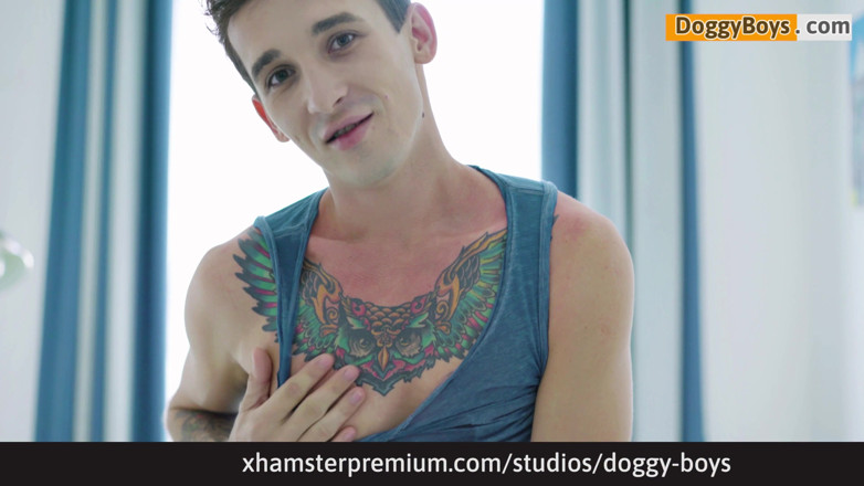 Doggy boys: Auto follada en twink Dennis Nicolero