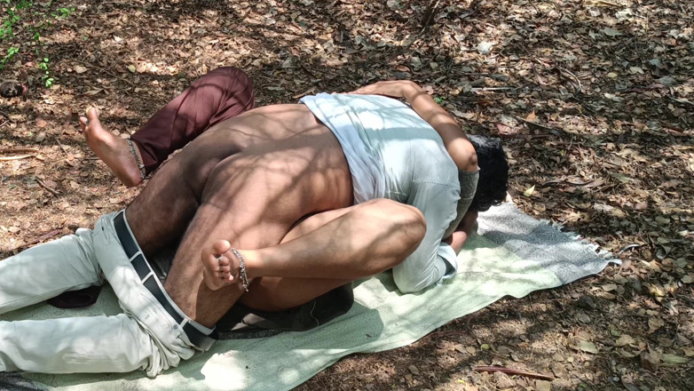 Apple baby: Kongkek panas di hutan