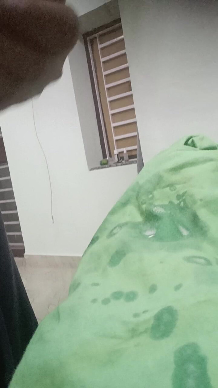 Rajasthani-old-lover: 按摩我的邻居继叔并第二次拿出垃圾内容后自慰