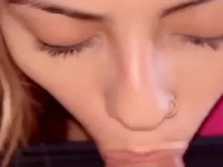 Efter att ha tittat på några filmer insisterar min vän på att svälja min sperma