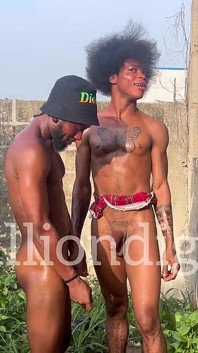 Met My Street Crush for a Little Quicky Outdoor Which He Obliged and Gladly Took My Cum on His Face