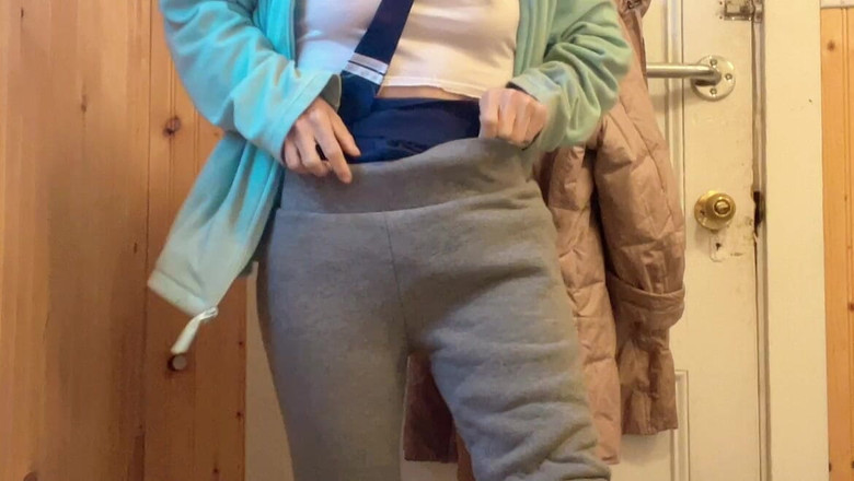 sweethanajapanese: Студентка Хана красиво писає в пизду, вона мила красуня