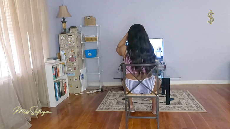 Miss-Safiya: Сжать гигантской вонючей задницей 2