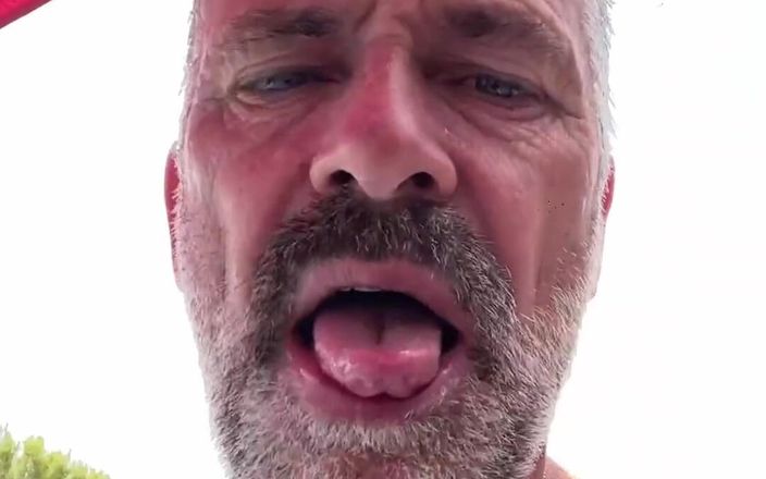Daddybearvlc: Dzień jacuzzi Daddybears !! Tak, to co robię, gdy jestem sam !!