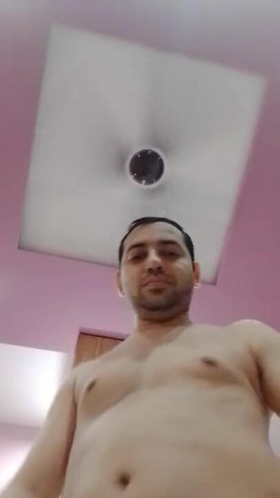 Cute & Nude Crossdresser: Ragazzo nudo mostra il suo sexy corpo nudo sulla telecamera...