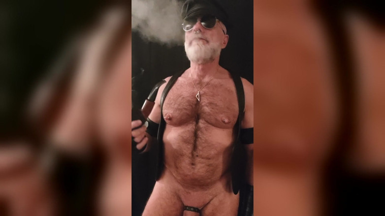 MusclesCigarsFFPig: Pipedad Is a Nipple Pig