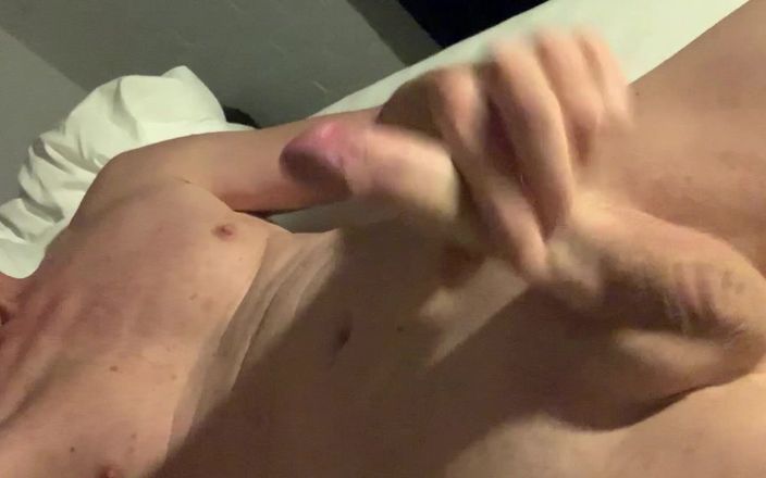 Smooth femboy: Palcówka gładki tyłek i szarpnięcie wielkiego nieobrzezanego penisa