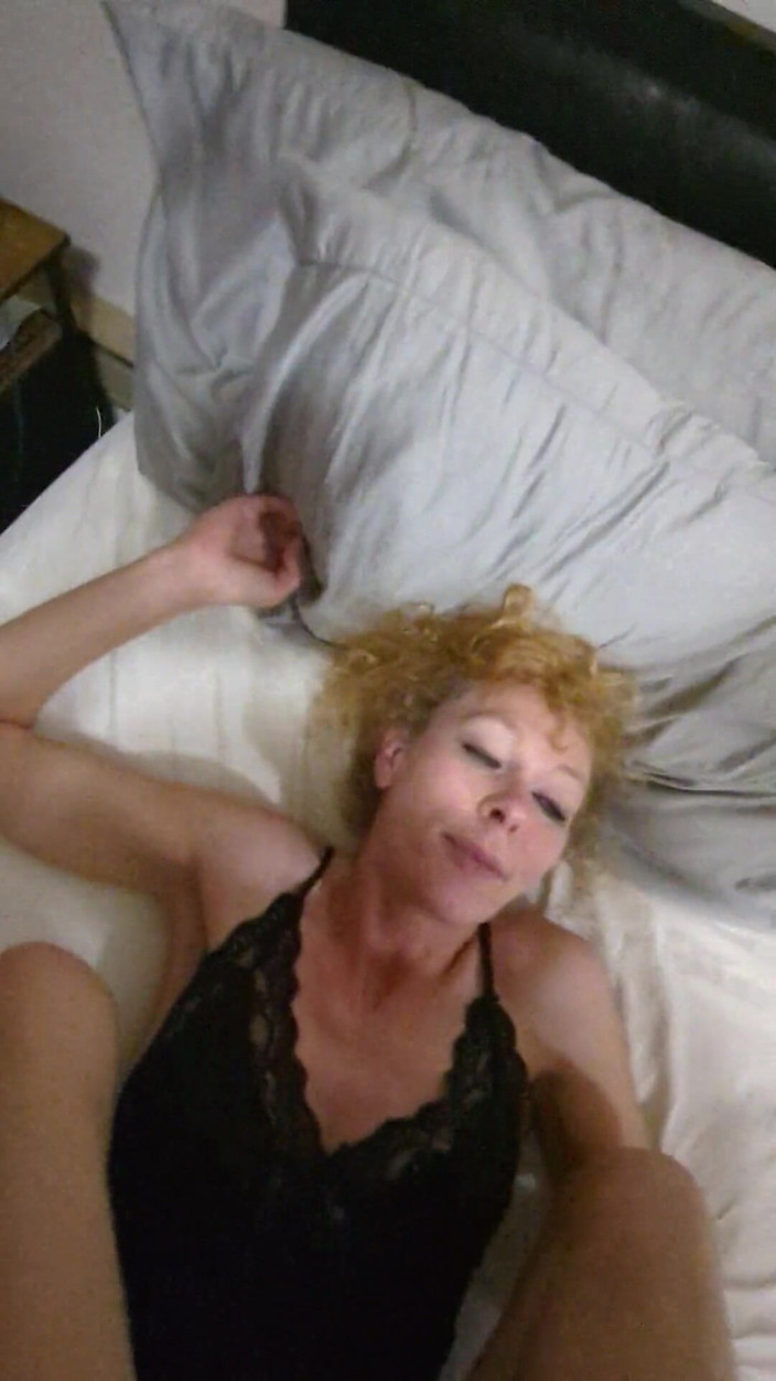 Richelle Rose: สาวอเมเจอร์ MILF ถูกปลุกแล้วเย็ดเหมือนนางพันธุ์