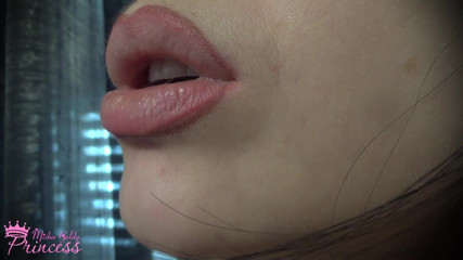 Goddess Misha Goldy: Awak obses dengan bibir semula jadi penuh saya