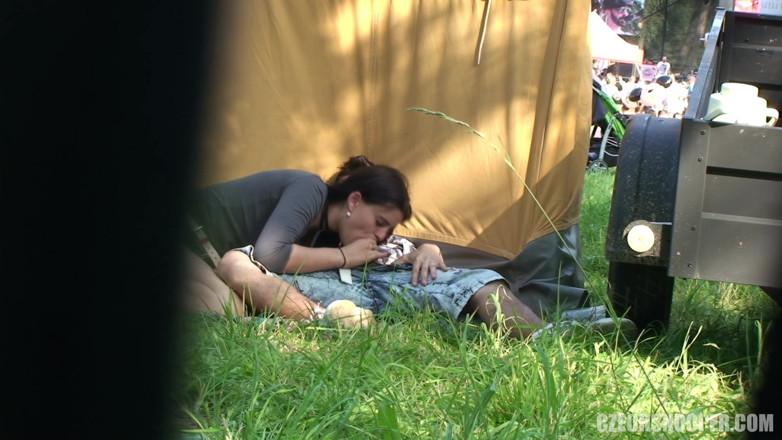 Czech Snooper: Czech Snooper 6: Skandal festiwalowy - Dwie gorące kobiety Wystawić dziki pokaz!