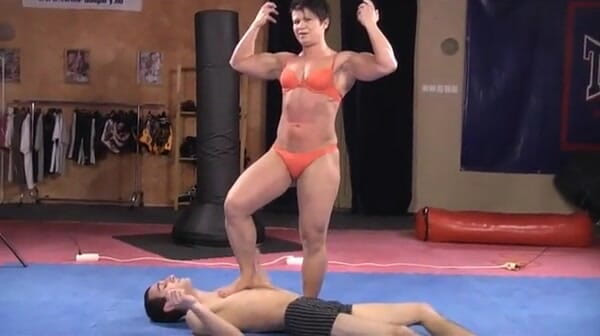 European Lift and Carry Club: Samantha Sunny in wrestling game with her boy