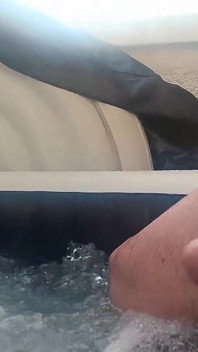 Bini Saya Menghisap Saya Di Spa Dan Menelan Semua Air Mani Saya Tanpa Kehilangan Titisan