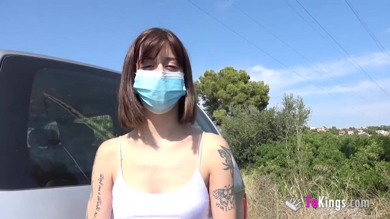 FAKings: La première double pénétration de Silvia : 2 bites expérimentées pour une...