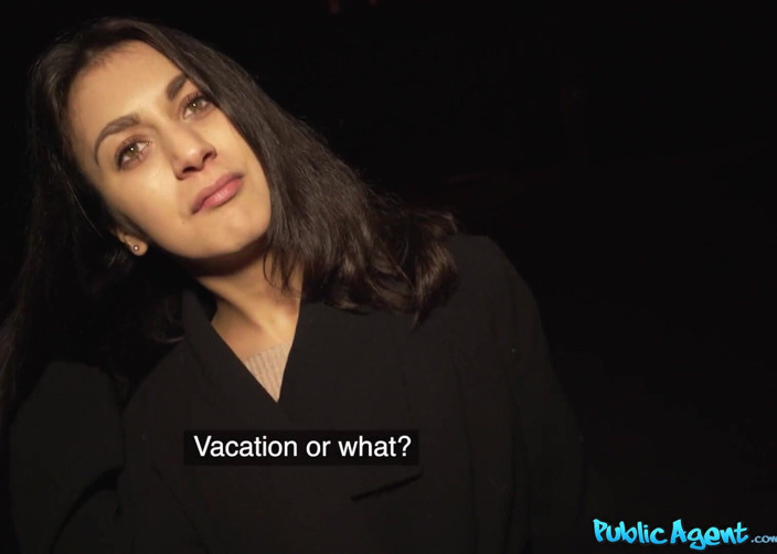 Public Agent: Public agent - Francesca Palma, touriste italienne, suce une bite en...