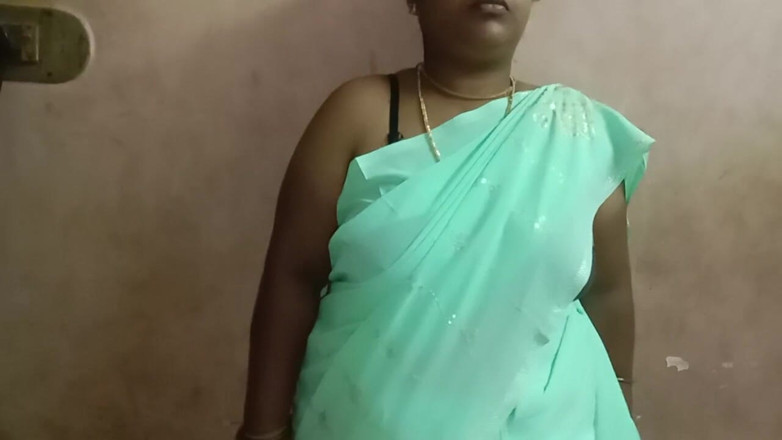 Tamil Anti Uma235: Teyzemin Evine Gittim Ve Sari Sarili Olduğunu Ve Çok Güzel Olduğunu...