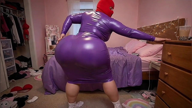 Animate golden: Big Ass Latina in Purple Dress Passionately Dancing for Her...