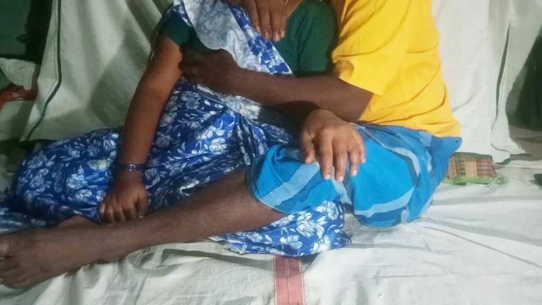 Desi Sathiya: Suami istri imut desi India menikmati momen romantis