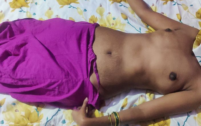 Suryasushma: Indisk styvmamma helt naken på sängen romantik