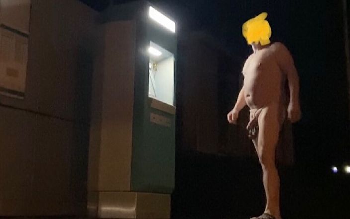 No limit cbt slave: Jalan telanjang di stasiun kereta