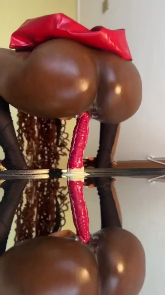 SEXXY-DAISY: Extremes squirting beim dildoreiten