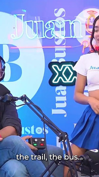 Une petite mayraoficiale colombienne coquine jouit sur la machine sybian - Podcast Juan Bustos