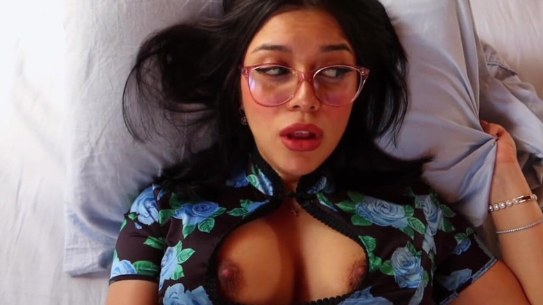 Sweetieluna: Perselingkuhan hot pagi-pagi sama istri temanmu