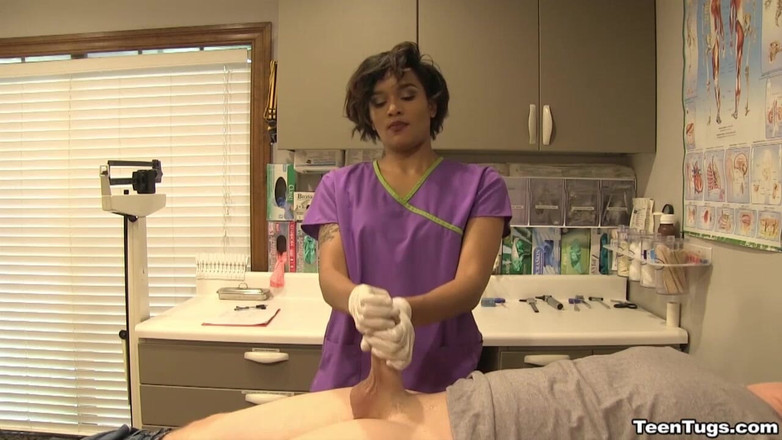 TeenTugs: L’infirmière Jasmine Barnes vide une bite