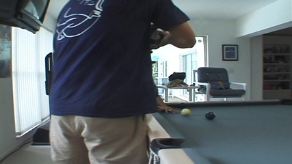 Dream Girls: Due bellezze impilate giocano nude a biliardo