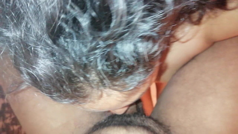 Tina Baby: Lingându-și pizda tare