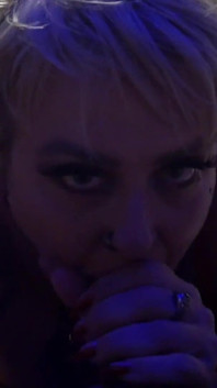 Za kulisami prawdziwej sesji porno Eve zostaje zerżnięta w stylu POV