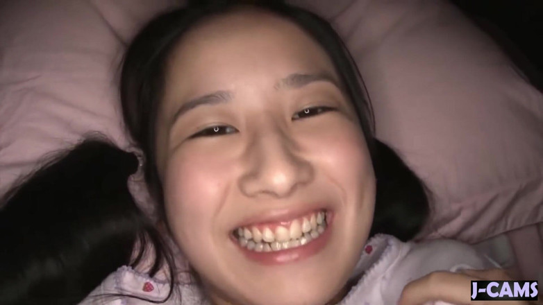 J-Cams: สาวหน้าอกเล็กผิวเนียนเปลือยเล่นกับความใคร่ต้องห้าม - ซีน 1
