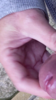 Grande pau sem cortes close-up ao ar livre Onesie Wanking Edging Cumming