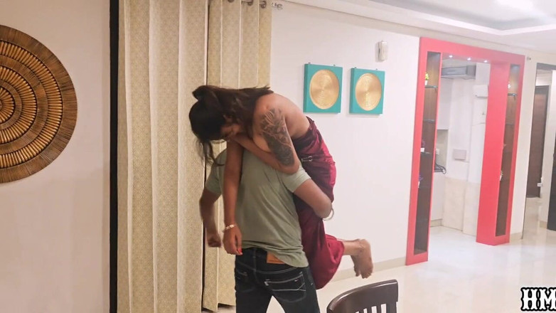 Hotmaster21: Une star du porno desi indienne se laisse à la maison...