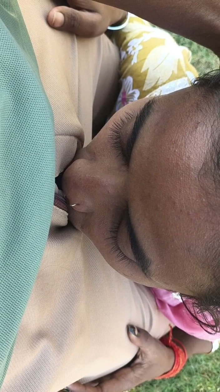 Sexy_Vandana: pura paani munh men nikal diya oral seks desi
