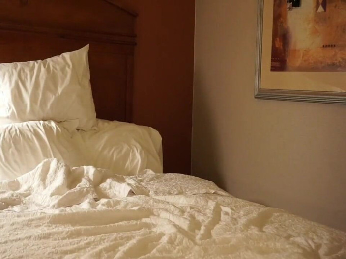 Kat Cumsalot Productions: Kat Cumsalot folla en su habitación de hotel