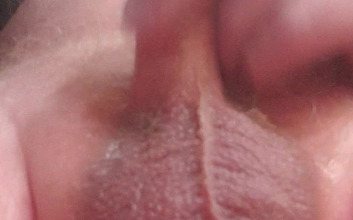 Redhairy4u: Mi pequeña polla meando